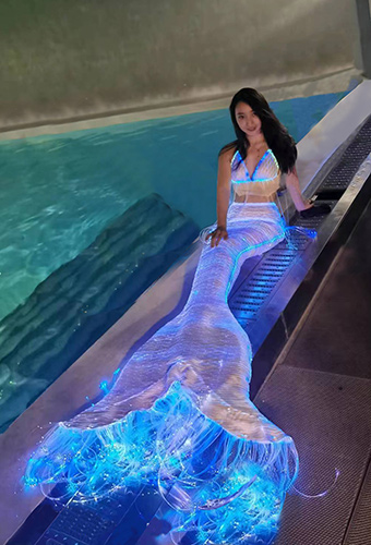 The pool can swim in the glowing mermaid tails